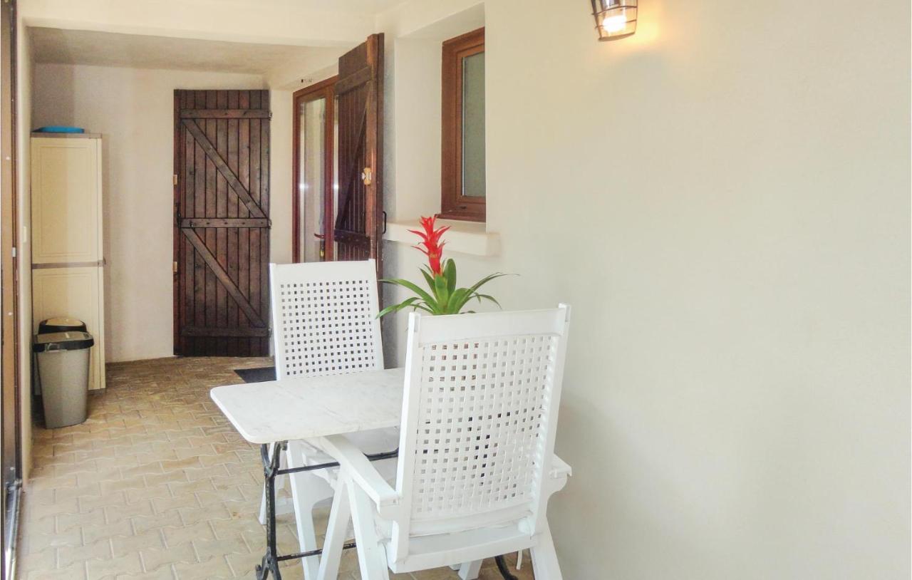 Stunning Apartment In Pignan With Kitchen מראה חיצוני תמונה